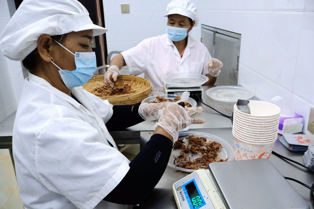 沧源小院里的“牛”事业——从传统腌制到食品组合装的创业之路